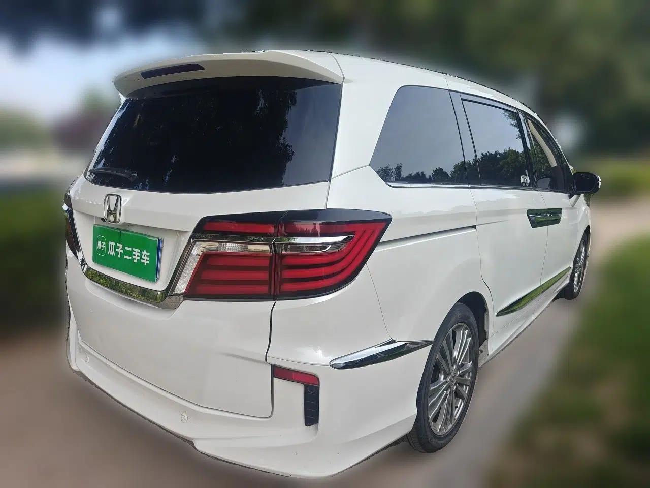 Honda Elysion 2016 2.4L Classic Edition — миниатюра 6