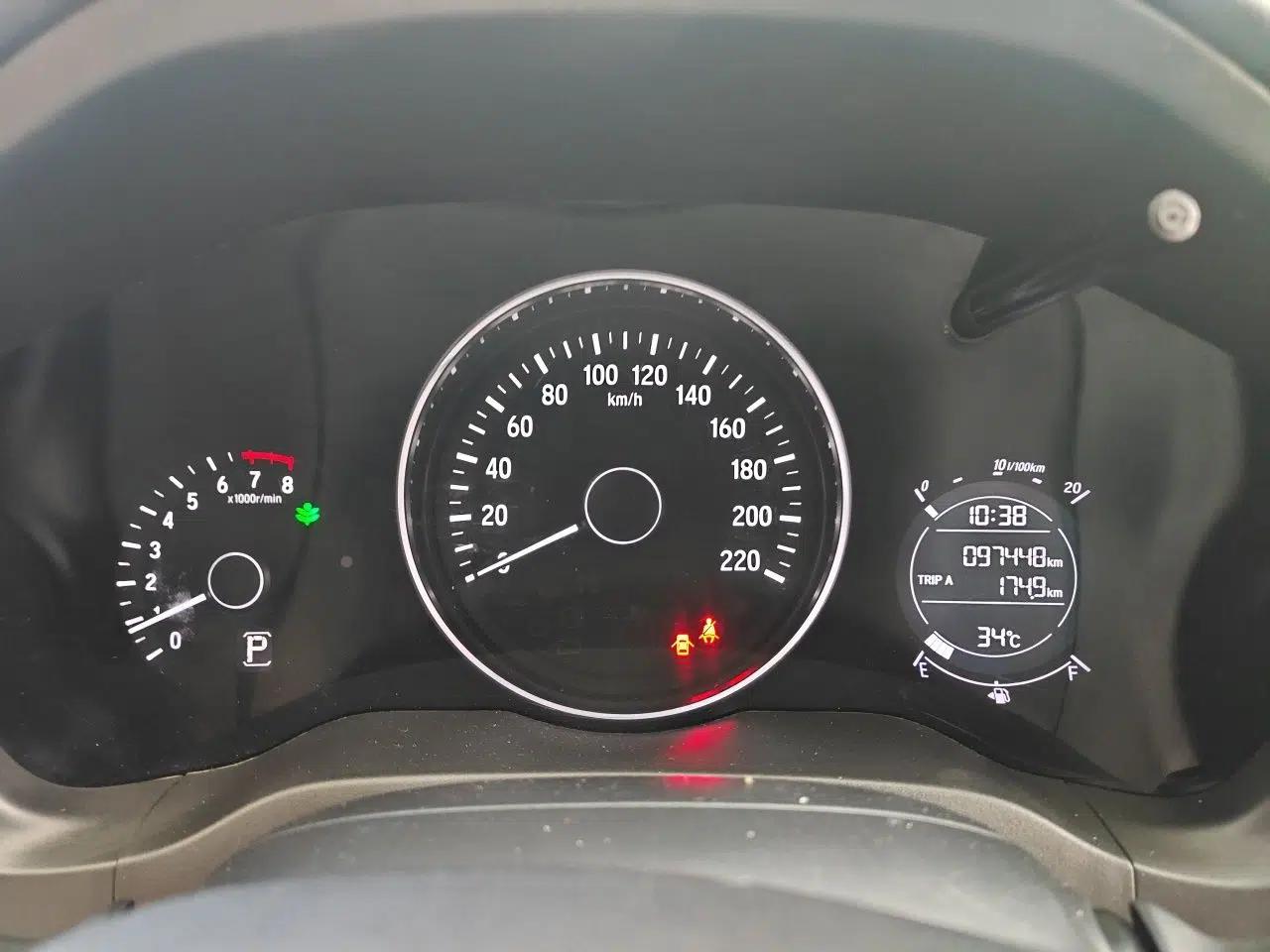 Honda Vezel 2017 1.5L CVT 2WD Comfort Model — миниатюра 11