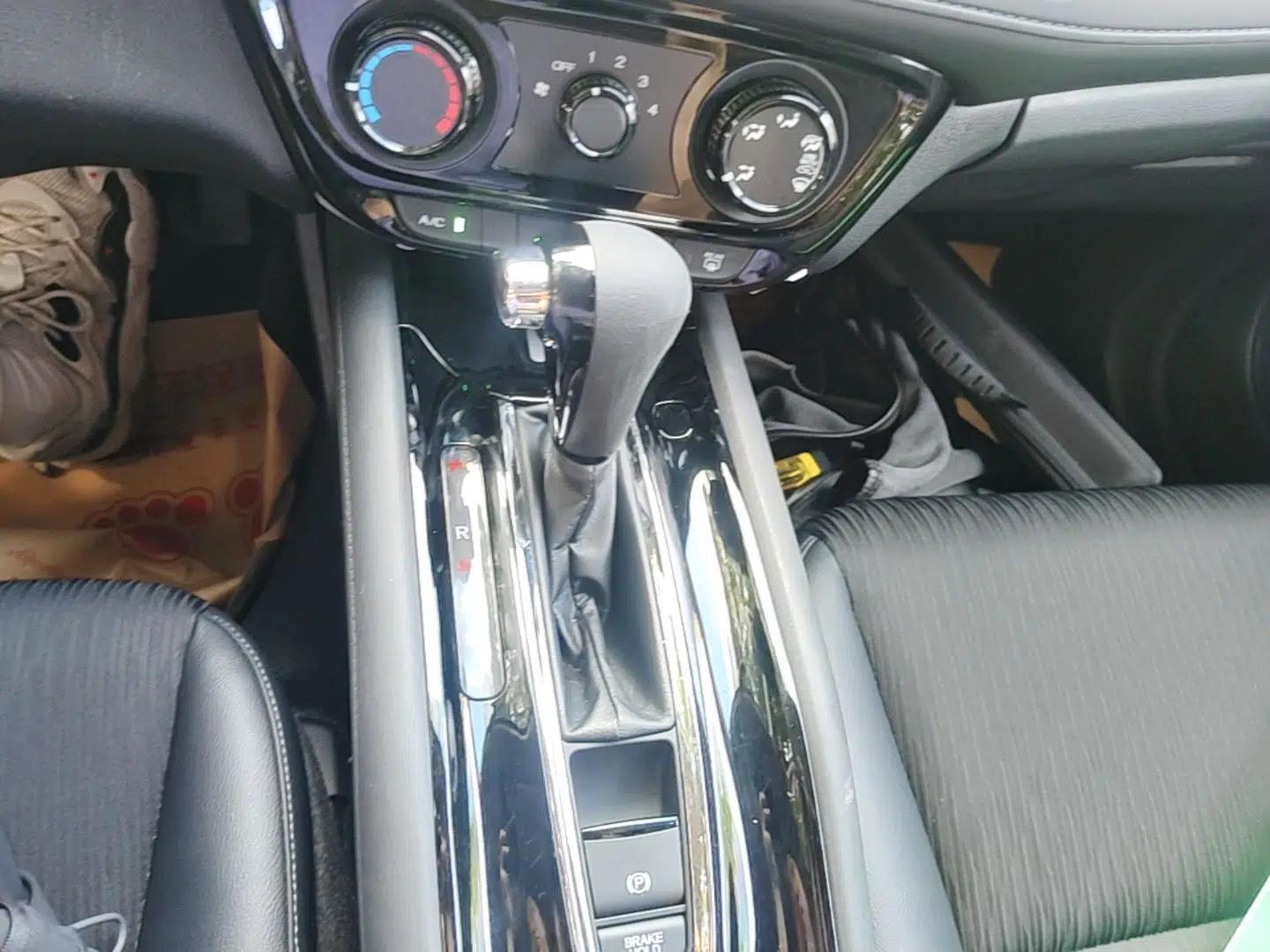 Honda Vezel 2020 1.5L CVT Pioneer Edition — миниатюра 21