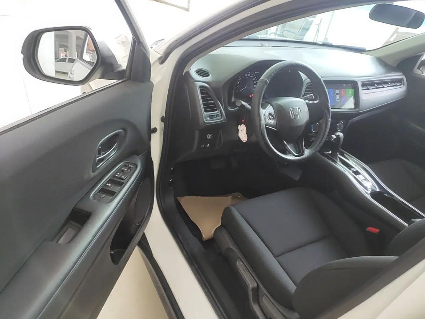 Honda Vezel 2017 1.5L CVT 2WD Comfort Model — миниатюра 18
