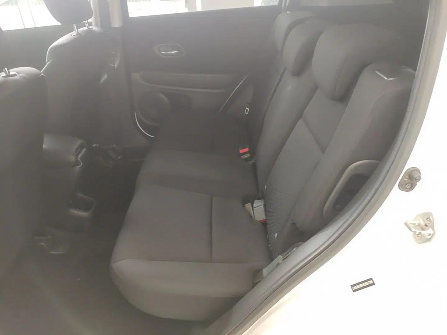 Honda Vezel 2017 1.5L CVT 2WD Comfort Model — миниатюра 20