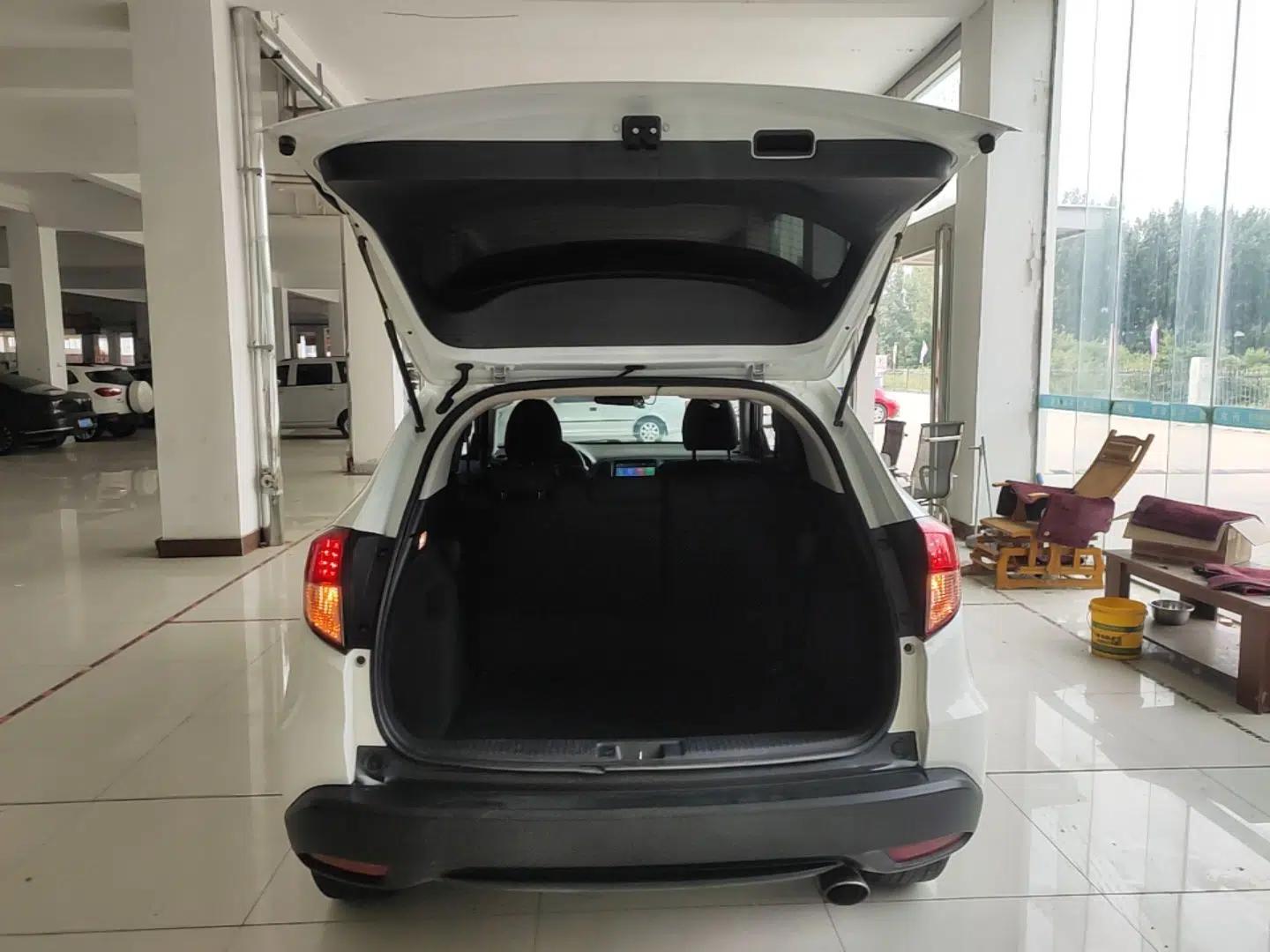 Honda Vezel 2017 1.5L CVT 2WD Comfort Model — миниатюра 22