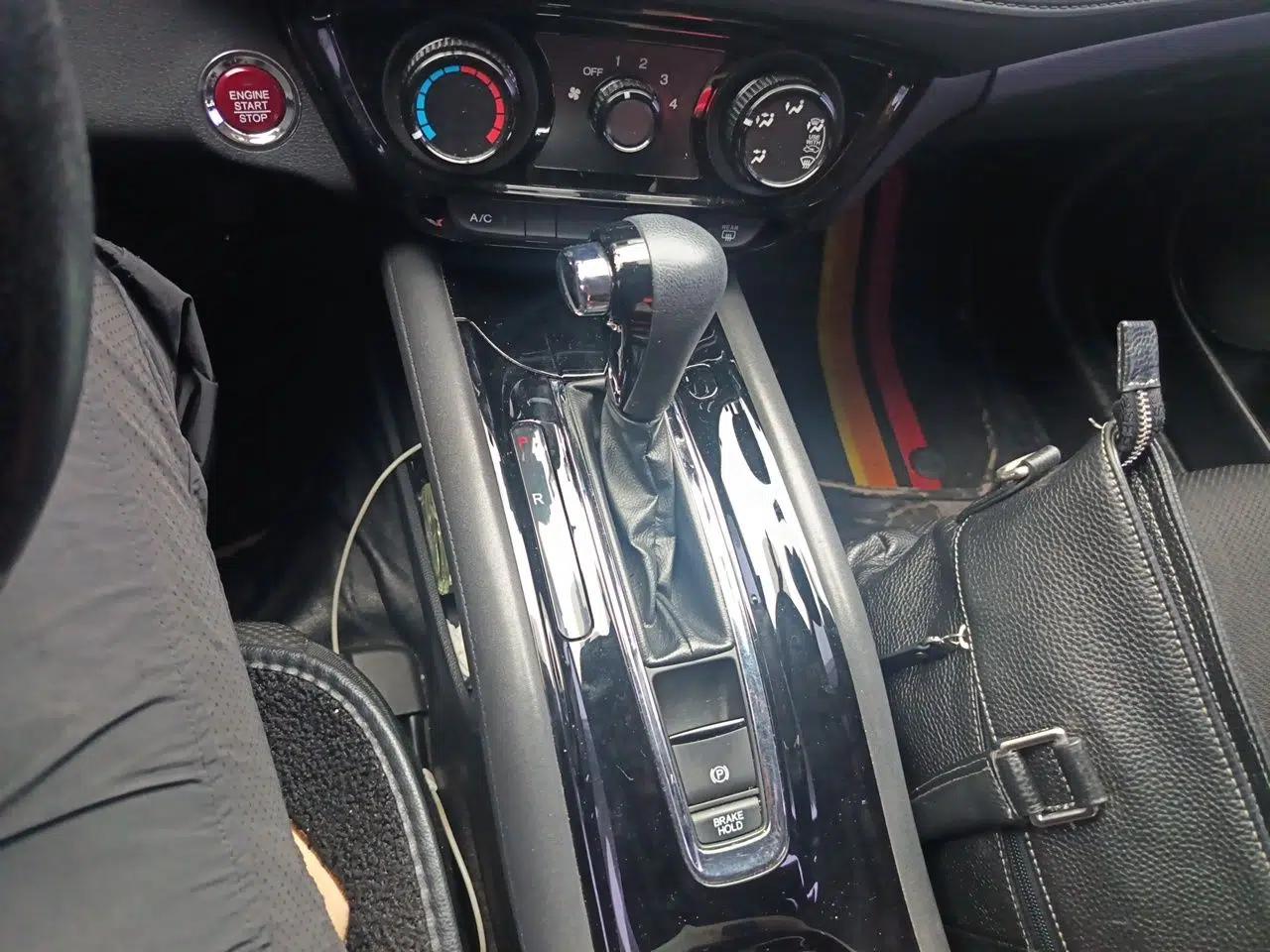 Honda Vezel 2018 1.5L CVT 2WD Technology Elite Model — миниатюра 14
