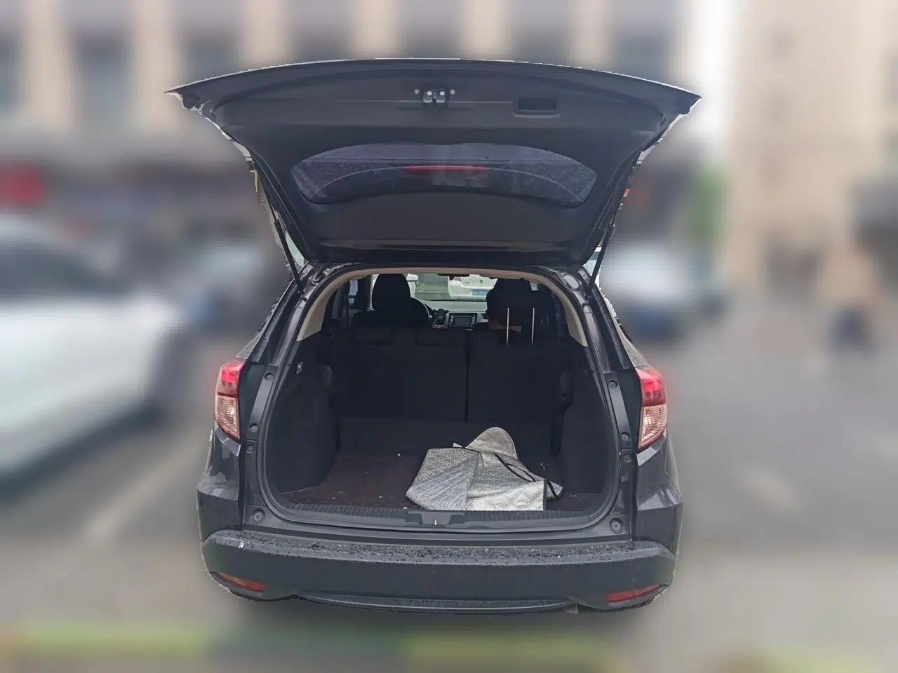 Honda Vezel 2018 1.5L CVT 2WD Technology Elite Model — миниатюра 19