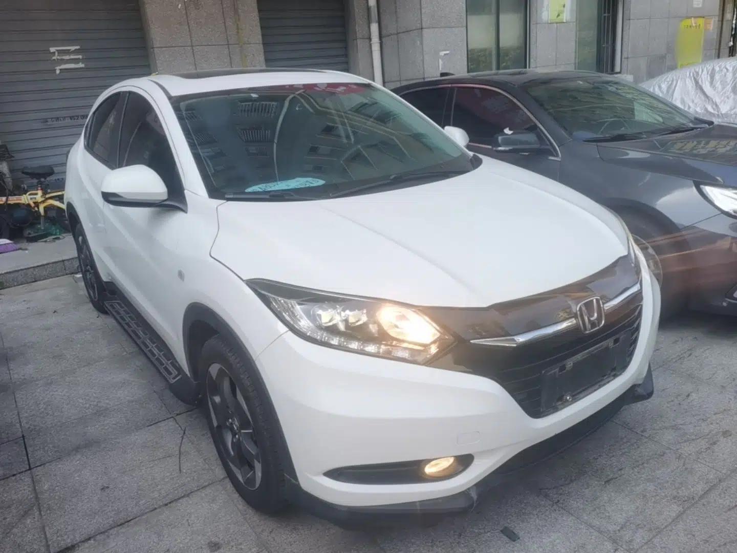 Honda Vezel 2017 1.8L CVT Front-Wheel Drive Pioneer Edition — миниатюра 12