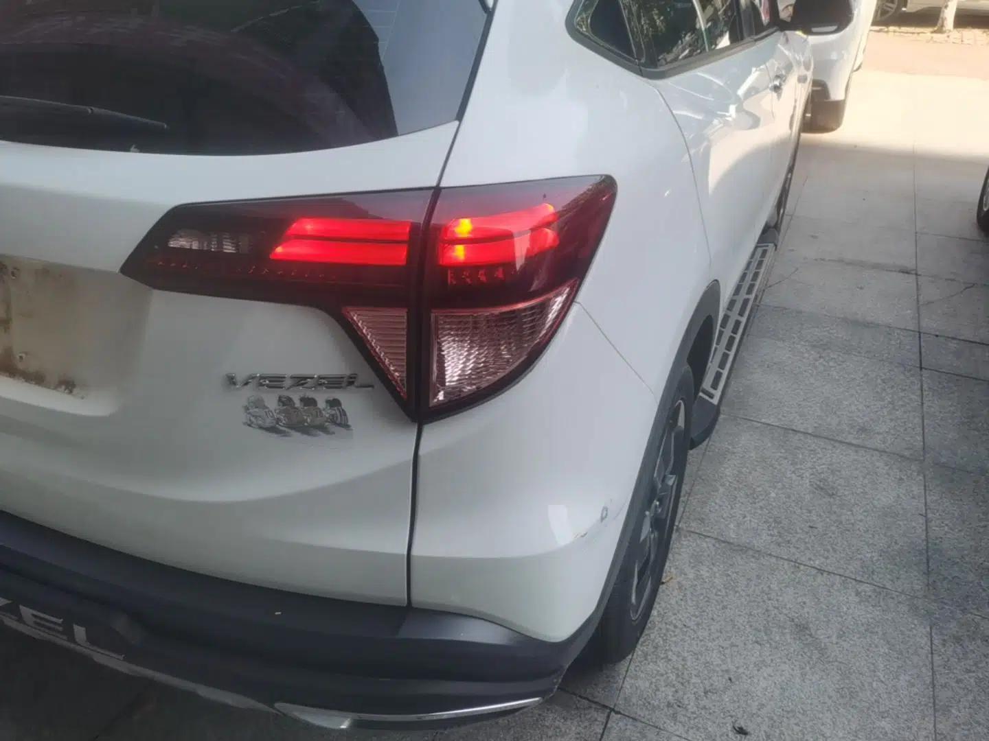 Honda Vezel 2017 1.8L CVT Front-Wheel Drive Pioneer Edition — миниатюра 14