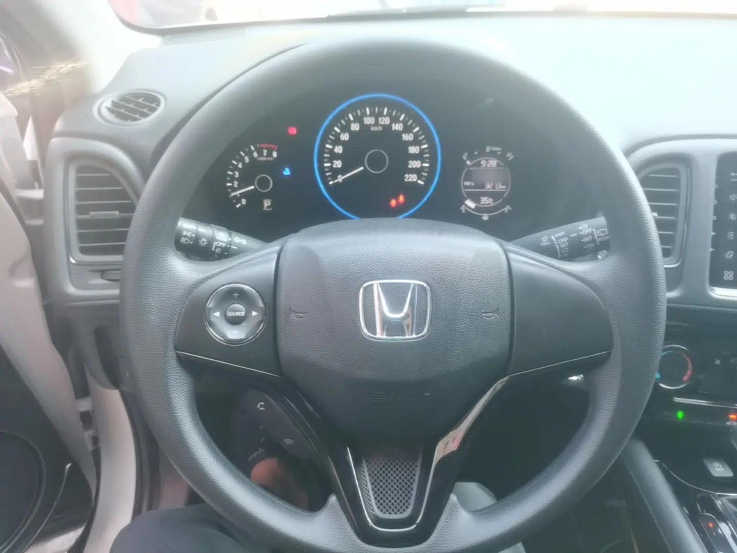 Honda Vezel 2017 1.8L CVT Front-Wheel Drive Pioneer Edition — миниатюра 18