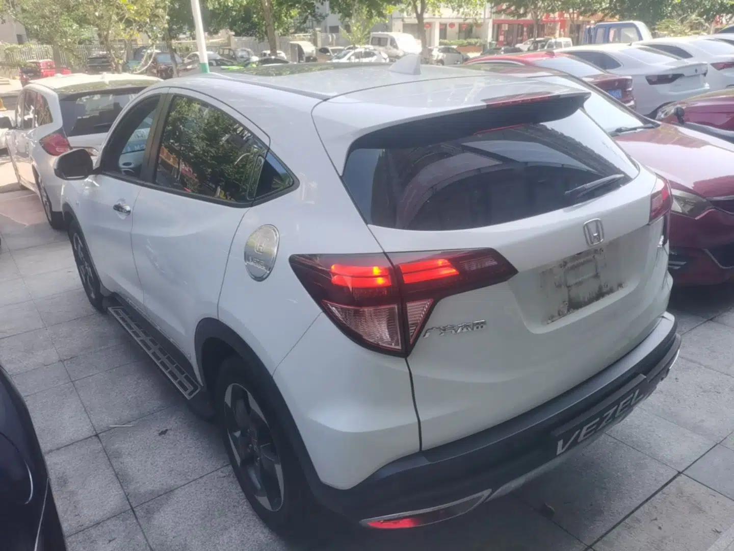 Honda Vezel 2017 1.8L CVT Front-Wheel Drive Pioneer Edition — миниатюра 4