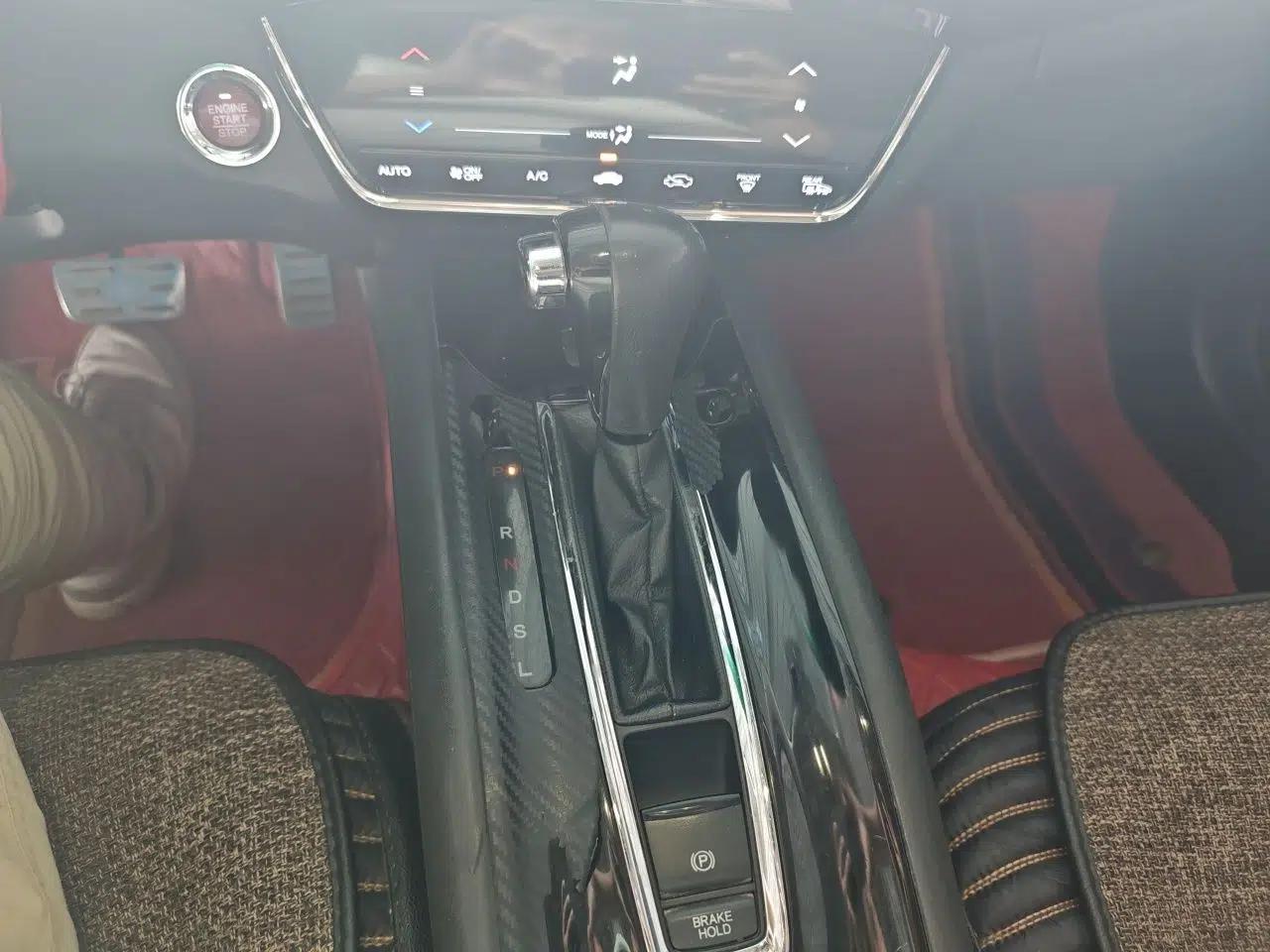 Honda Vezel 2015 1.8L CVT 2WD Luxury Model — миниатюра 14