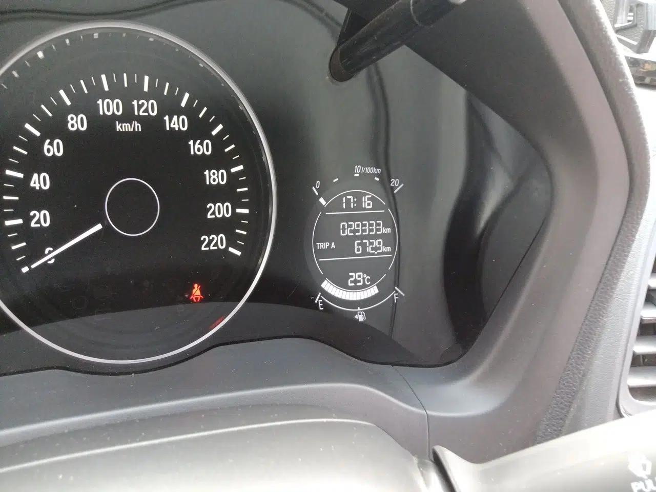 Honda Vezel 2017 1.5L CVT 2WD Comfort Model — миниатюра 12