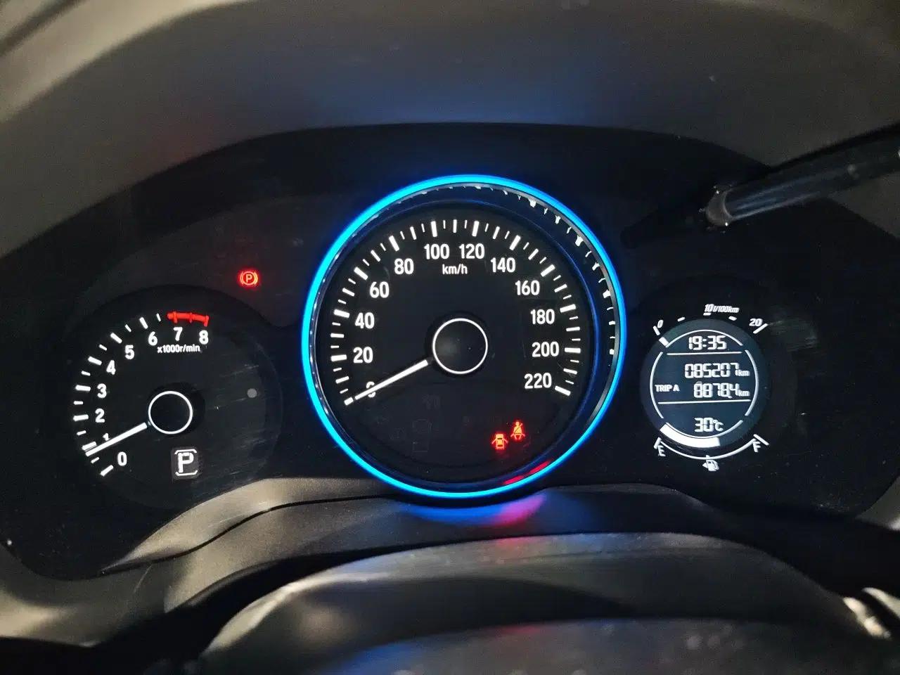Honda Vezel 2015 1.5L CVT two-wheel drive Comfort trim — миниатюра 11