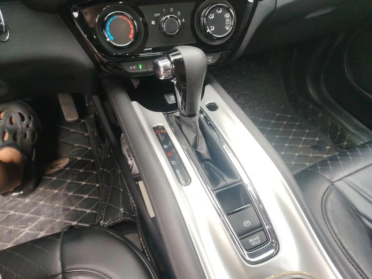 Honda Vezel 2020 1.5L CVT Pioneer Edition — миниатюра 14