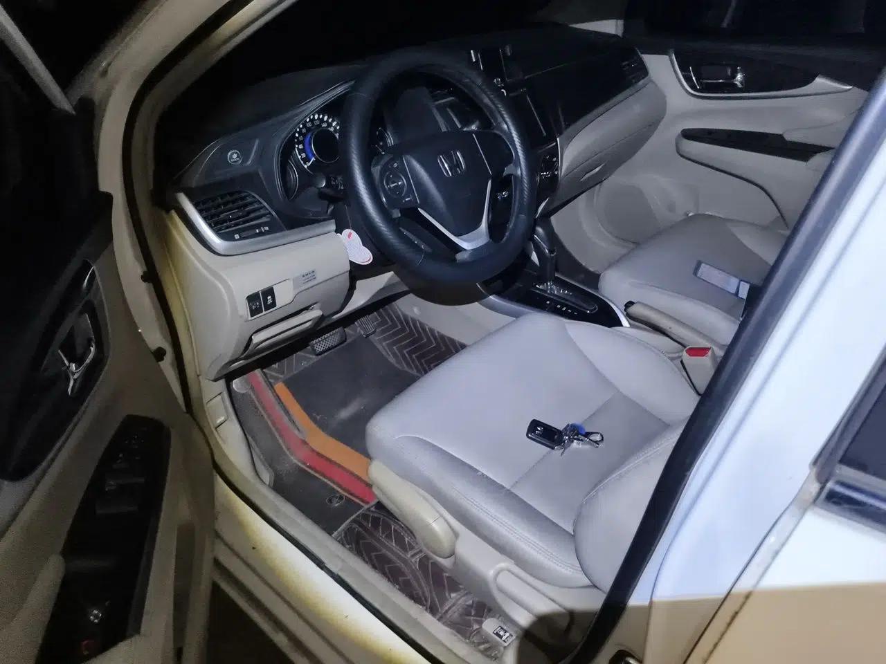 Honda Crider 2015 1.8L automatic luxury edition — миниатюра 16