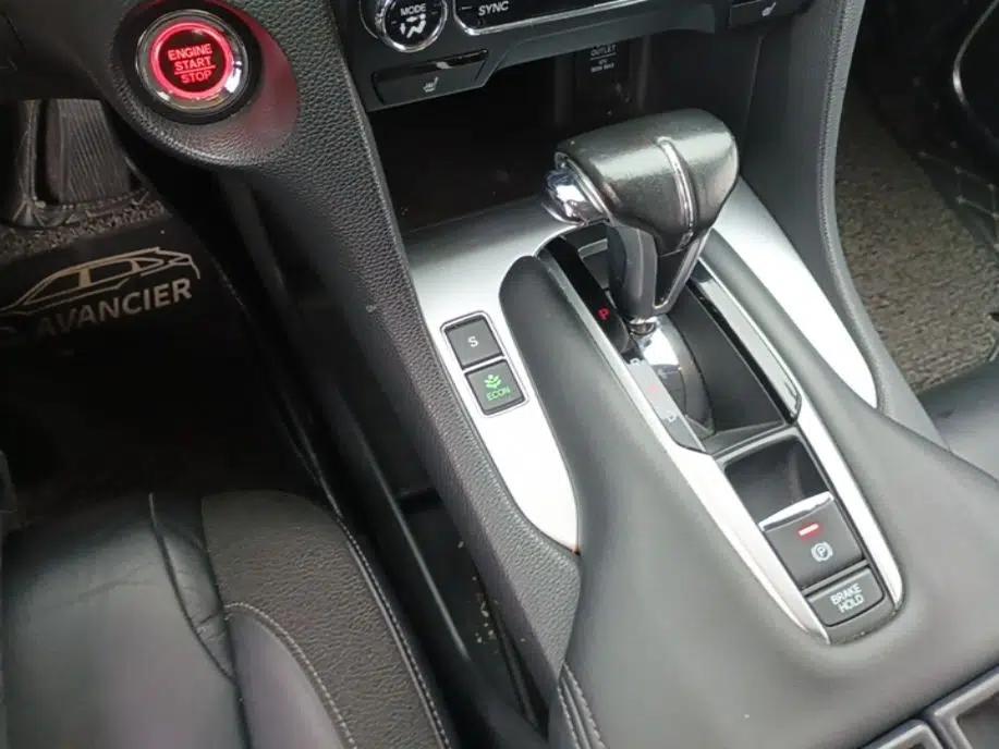 Honda Avancier 2017 240TURBO Two-Wheel Drive Luxury Edition — миниатюра 16