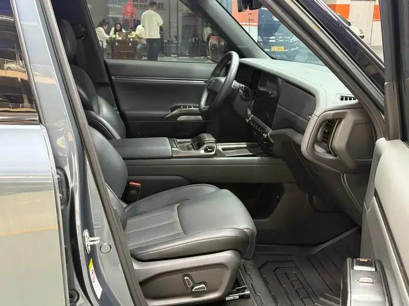 Dark Blue G318 2024 Model, 4WD Air Suspension Version — миниатюра 12