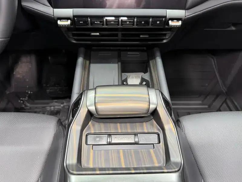 Dark Blue G318 2024 Model, 4WD Air Suspension Version — миниатюра 24