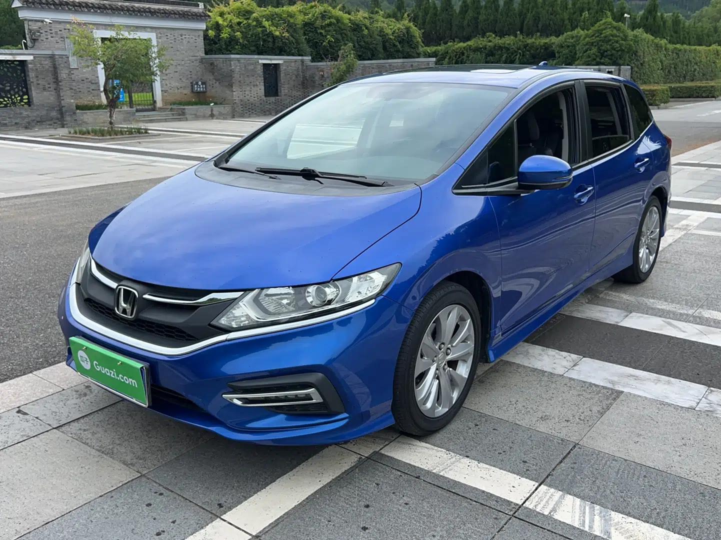Honda Jade 2017 1.8L automatic Comfort version 5 seats — миниатюра 1