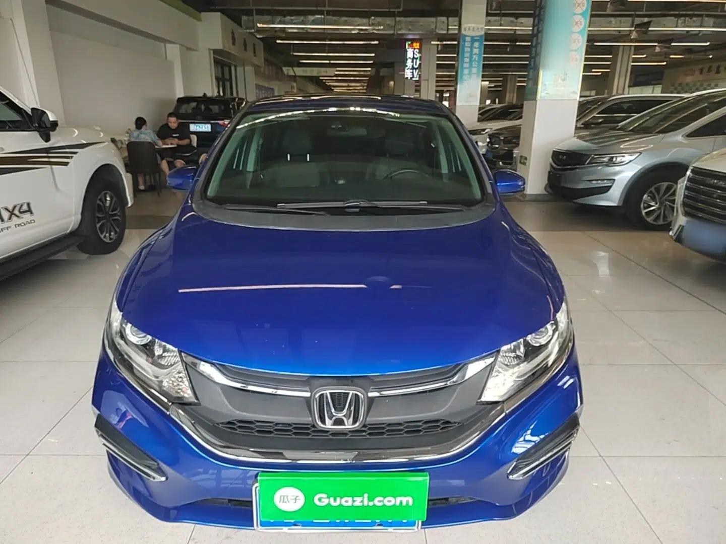 Honda Jade 2017 1.8L automatic Comfort version 5 seats — миниатюра 2