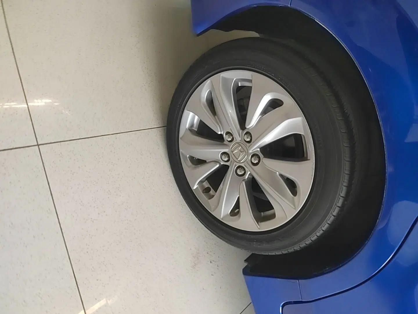 Honda Jade 2017 1.8L automatic Comfort version 5 seats — миниатюра 11
