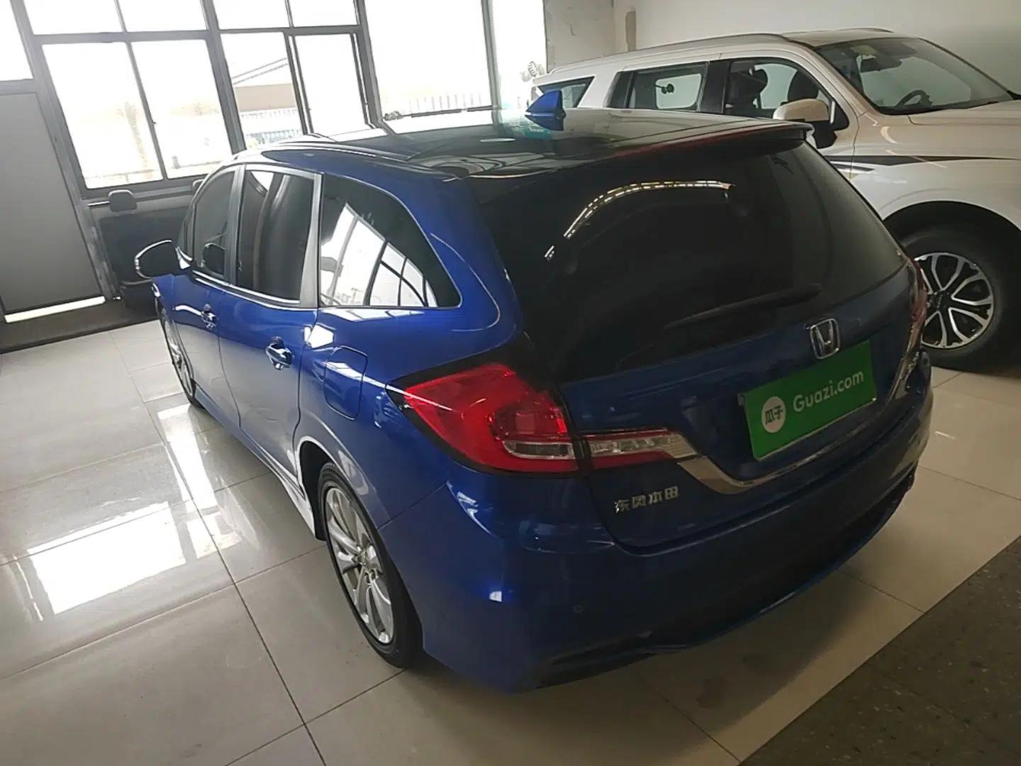 Honda Jade 2017 1.8L automatic Comfort version 5 seats — миниатюра 13