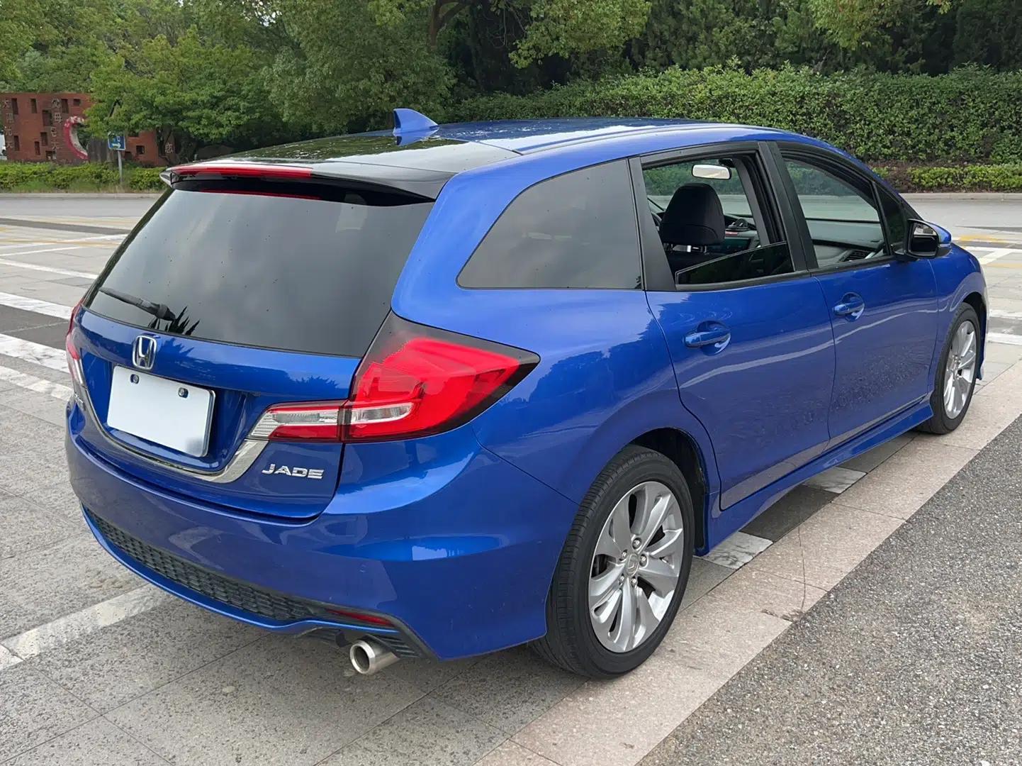 Honda Jade 2017 1.8L automatic Comfort version 5 seats — миниатюра 14