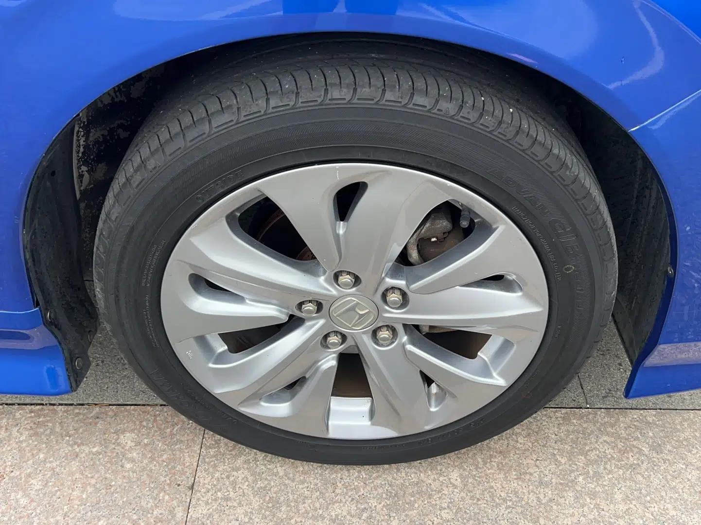 Honda Jade 2017 1.8L automatic Comfort version 5 seats — миниатюра 17