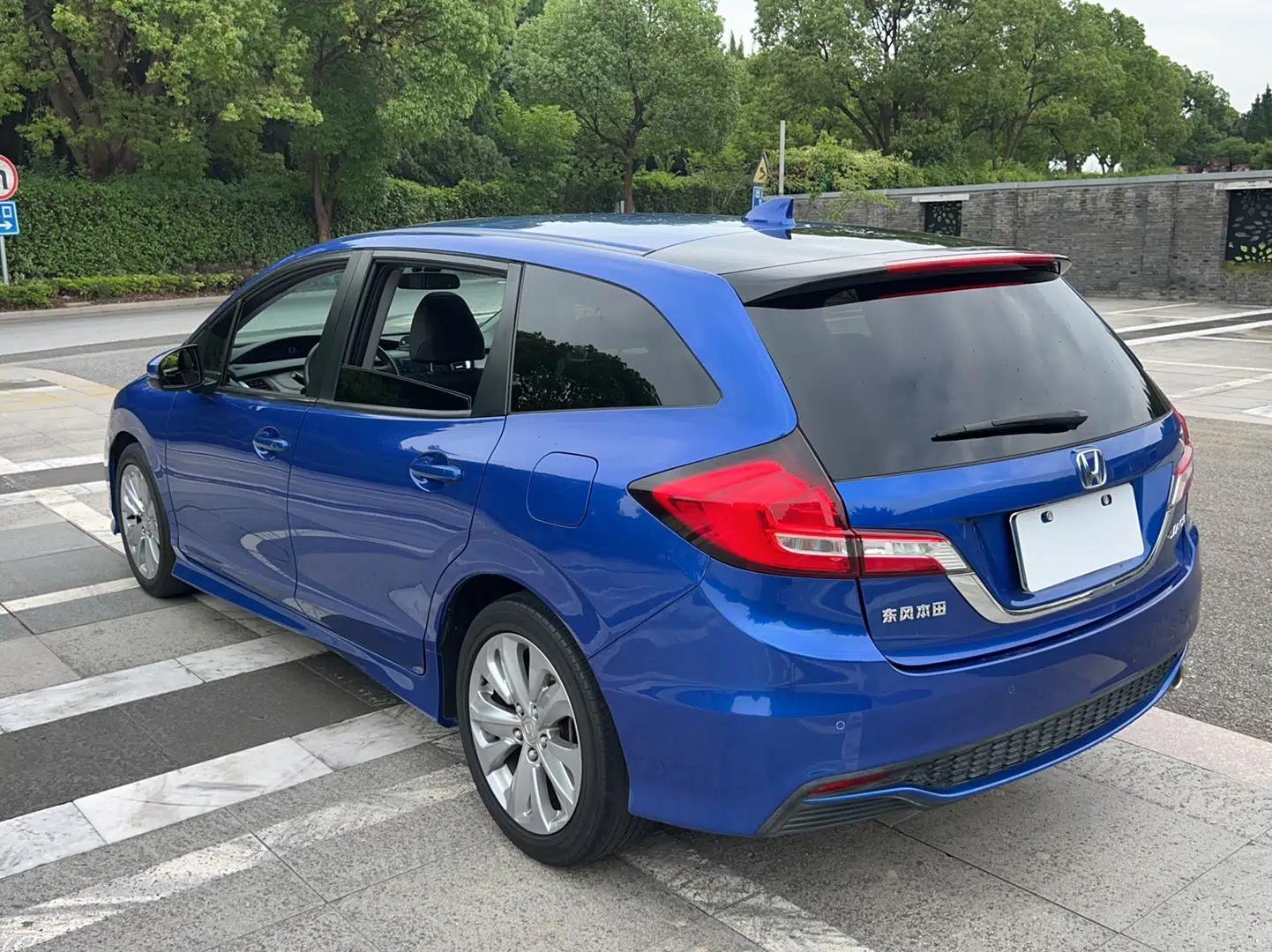 Honda Jade 2017 1.8L automatic Comfort version 5 seats — миниатюра 18