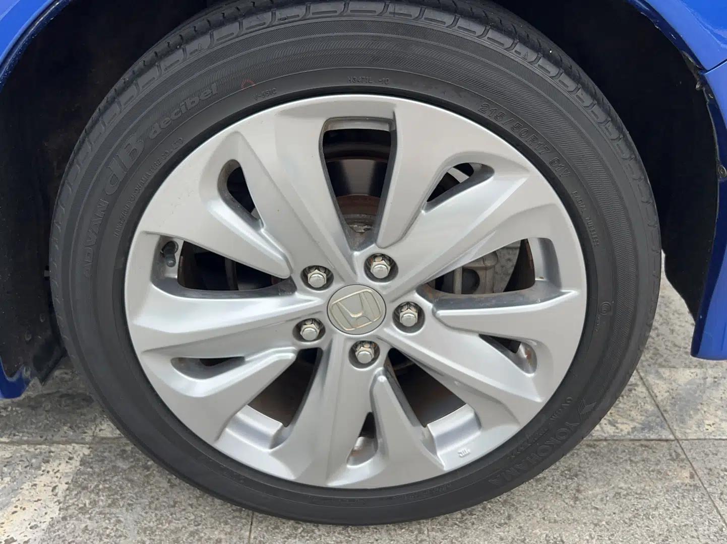 Honda Jade 2017 1.8L automatic Comfort version 5 seats — миниатюра 20