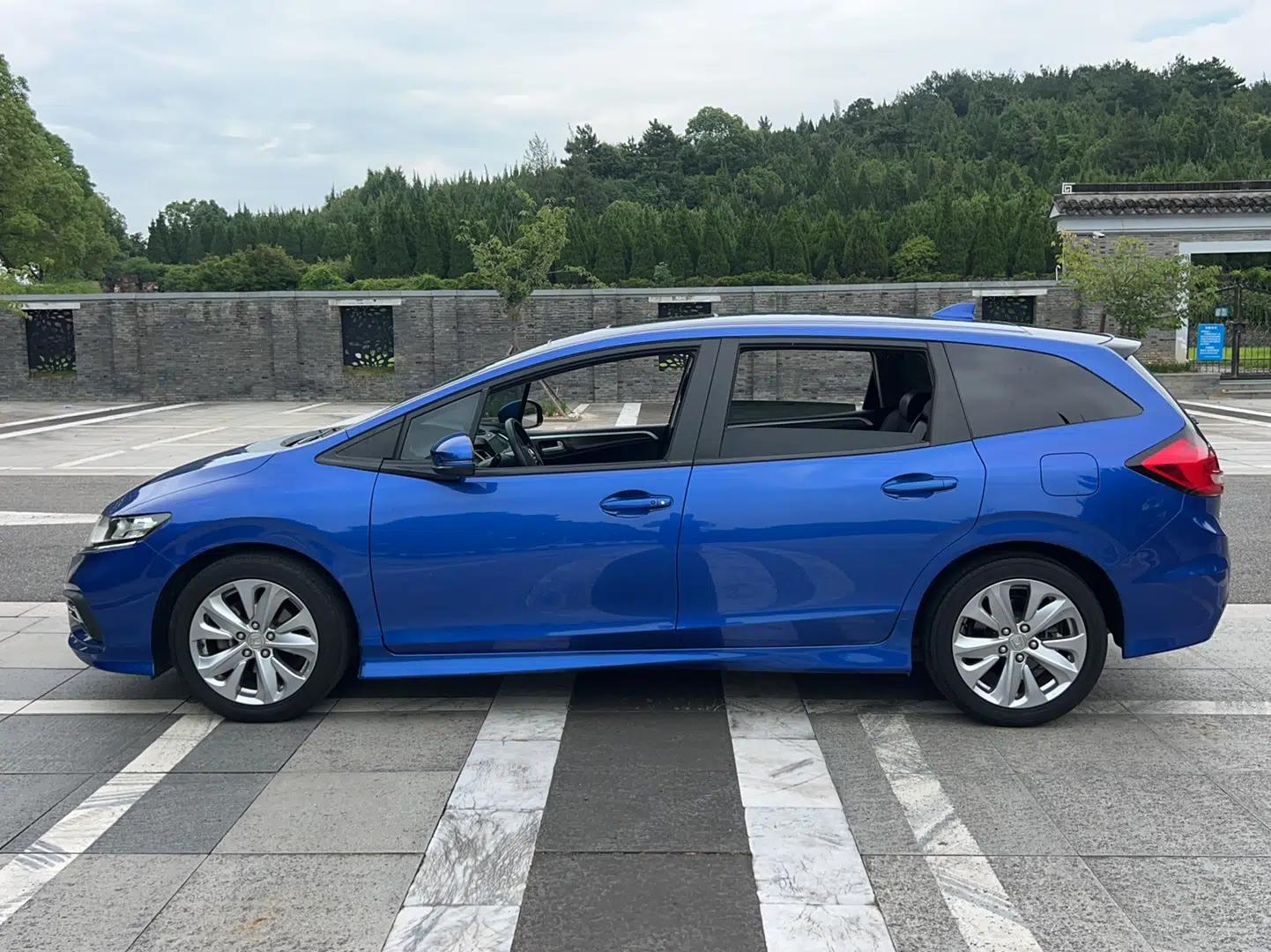 Honda Jade 2017 1.8L automatic Comfort version 5 seats — миниатюра 22