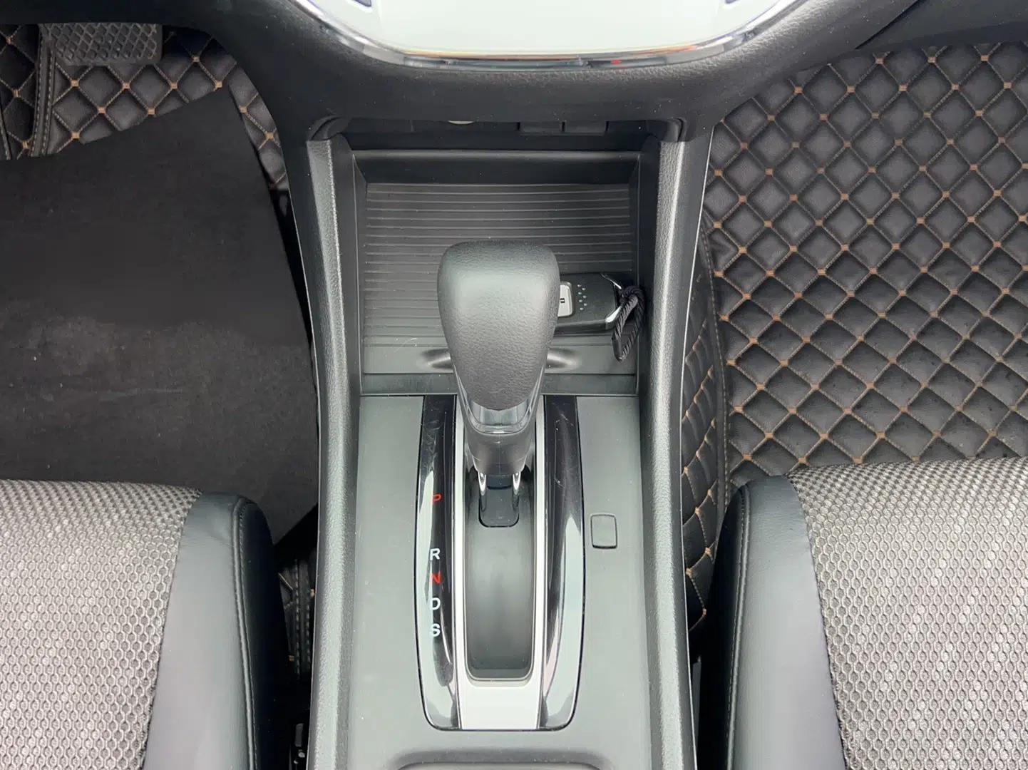 Honda Jade 2017 1.8L automatic Comfort version 5 seats — миниатюра 28