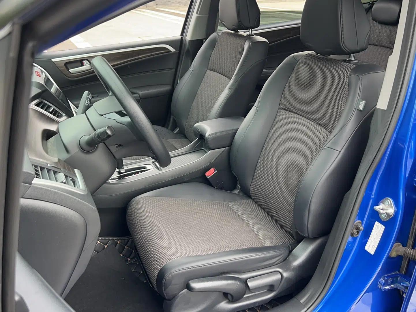 Honda Jade 2017 1.8L automatic Comfort version 5 seats — миниатюра 29