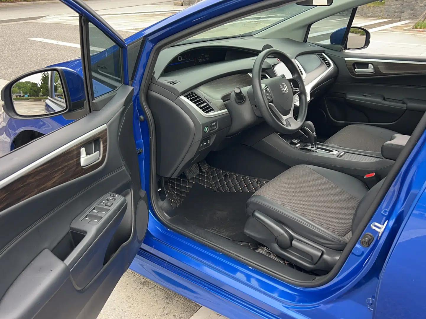 Honda Jade 2017 1.8L automatic Comfort version 5 seats — миниатюра 30
