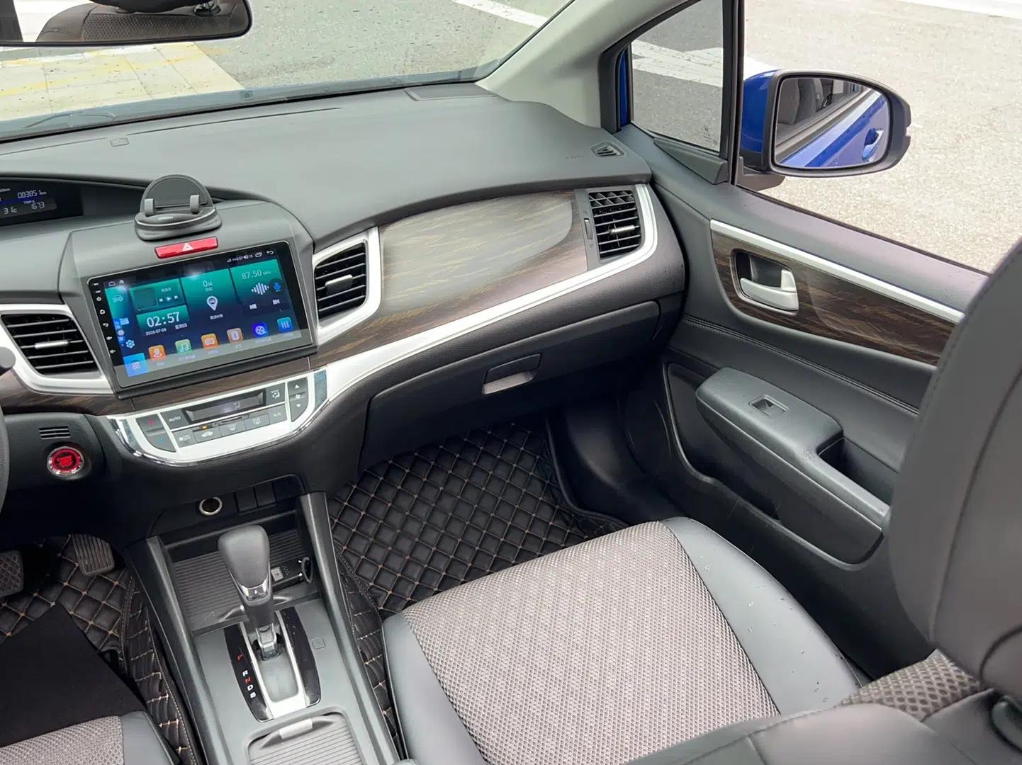 Honda Jade 2017 1.8L automatic Comfort version 5 seats — миниатюра 37
