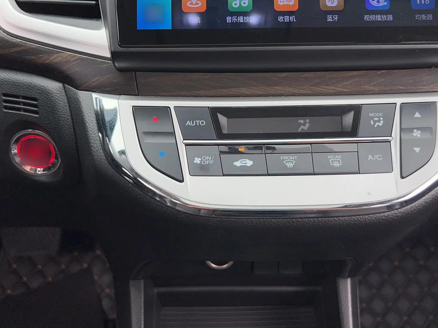 Honda Jade 2017 1.8L automatic Comfort version 5 seats — миниатюра 38