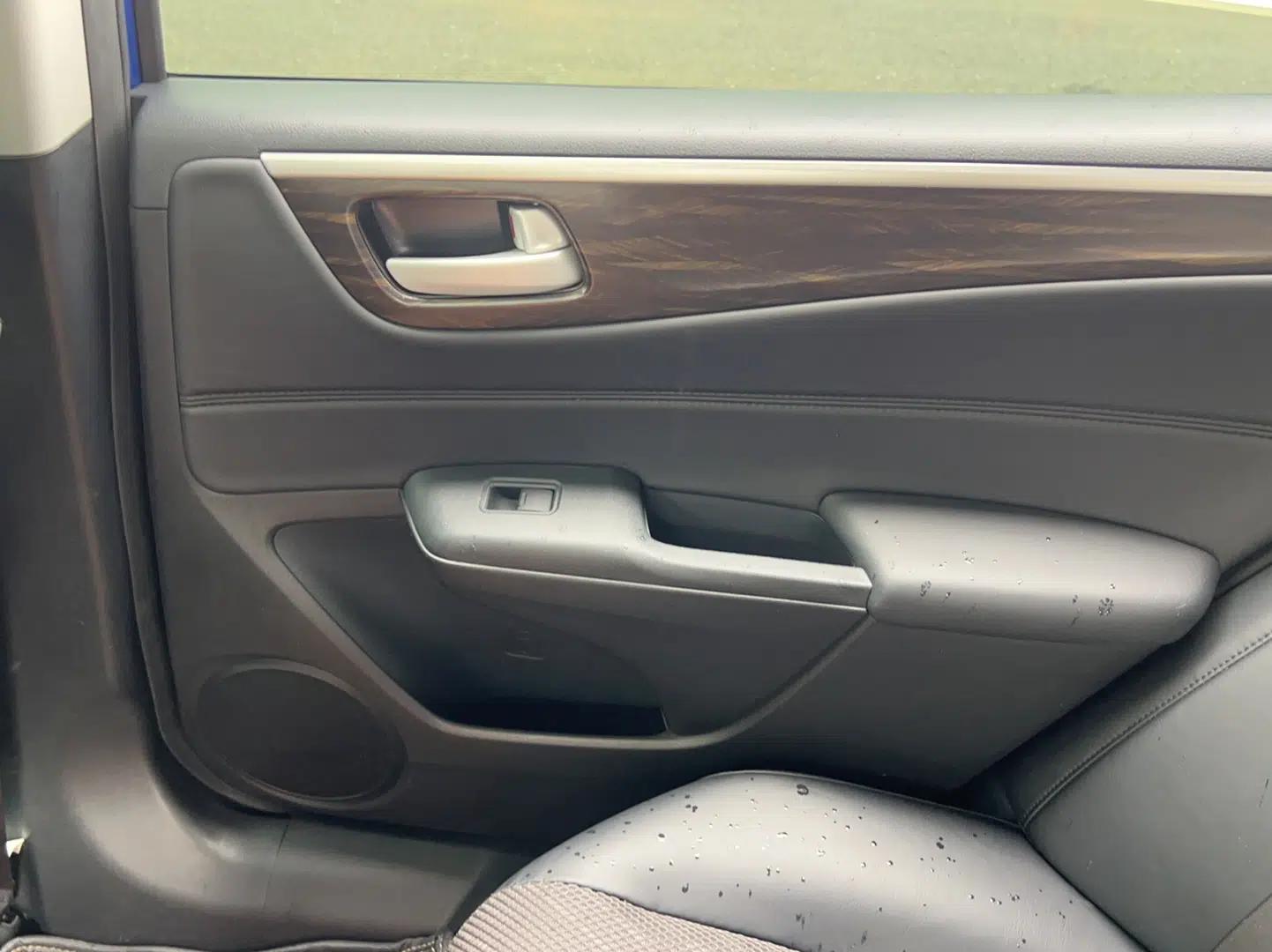 Honda Jade 2017 1.8L automatic Comfort version 5 seats — миниатюра 42