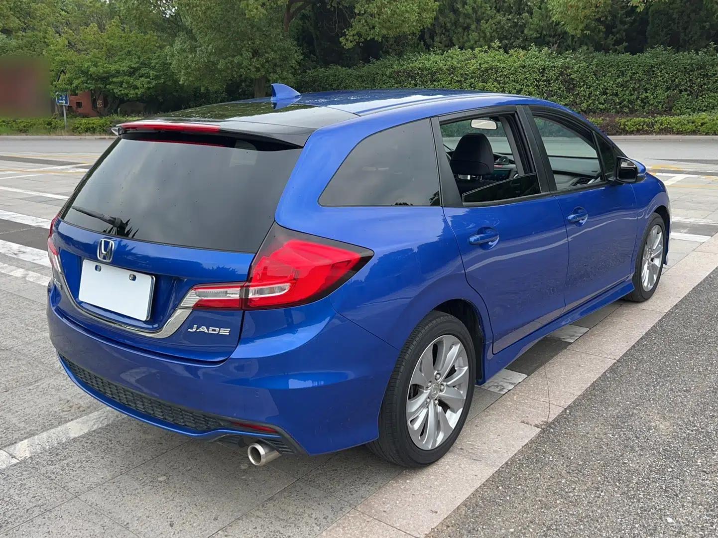 Honda Jade 2017 1.8L automatic Comfort version 5 seats — миниатюра 6