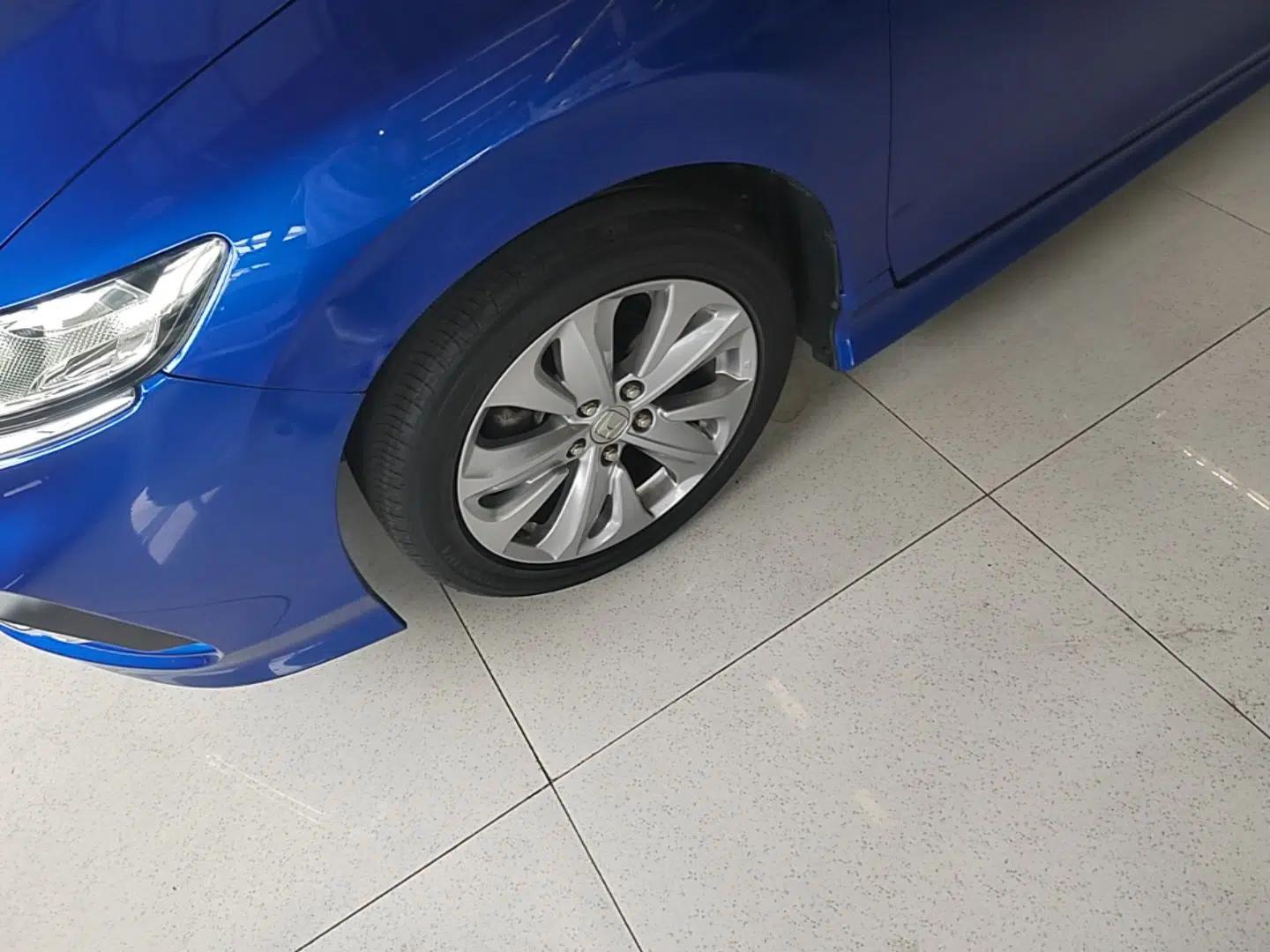 Honda Jade 2017 1.8L automatic Comfort version 5 seats — миниатюра 10