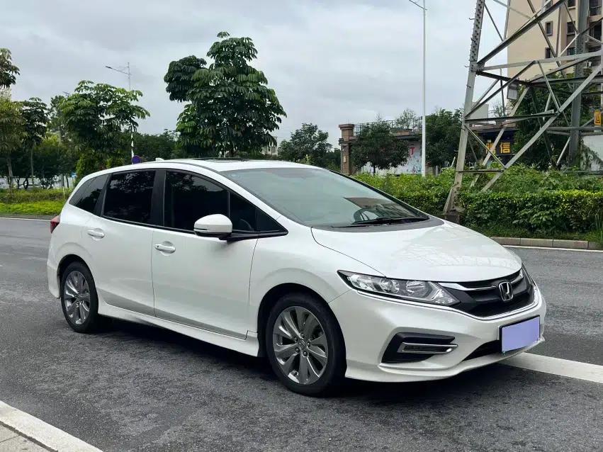 Honda Jade 2017 1.8L automatic Comfort version 5 seats — миниатюра 15