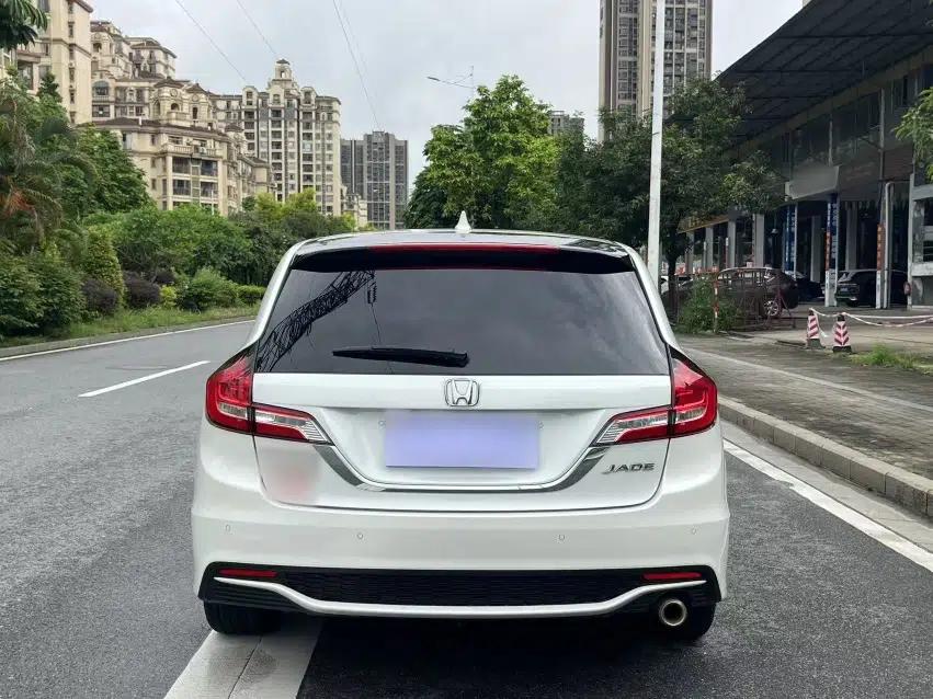 Honda Jade 2017 1.8L automatic Comfort version 5 seats — миниатюра 17