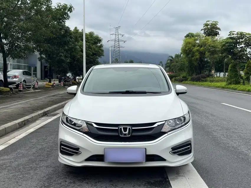 Honda Jade 2017 1.8L automatic Comfort version 5 seats — миниатюра 19