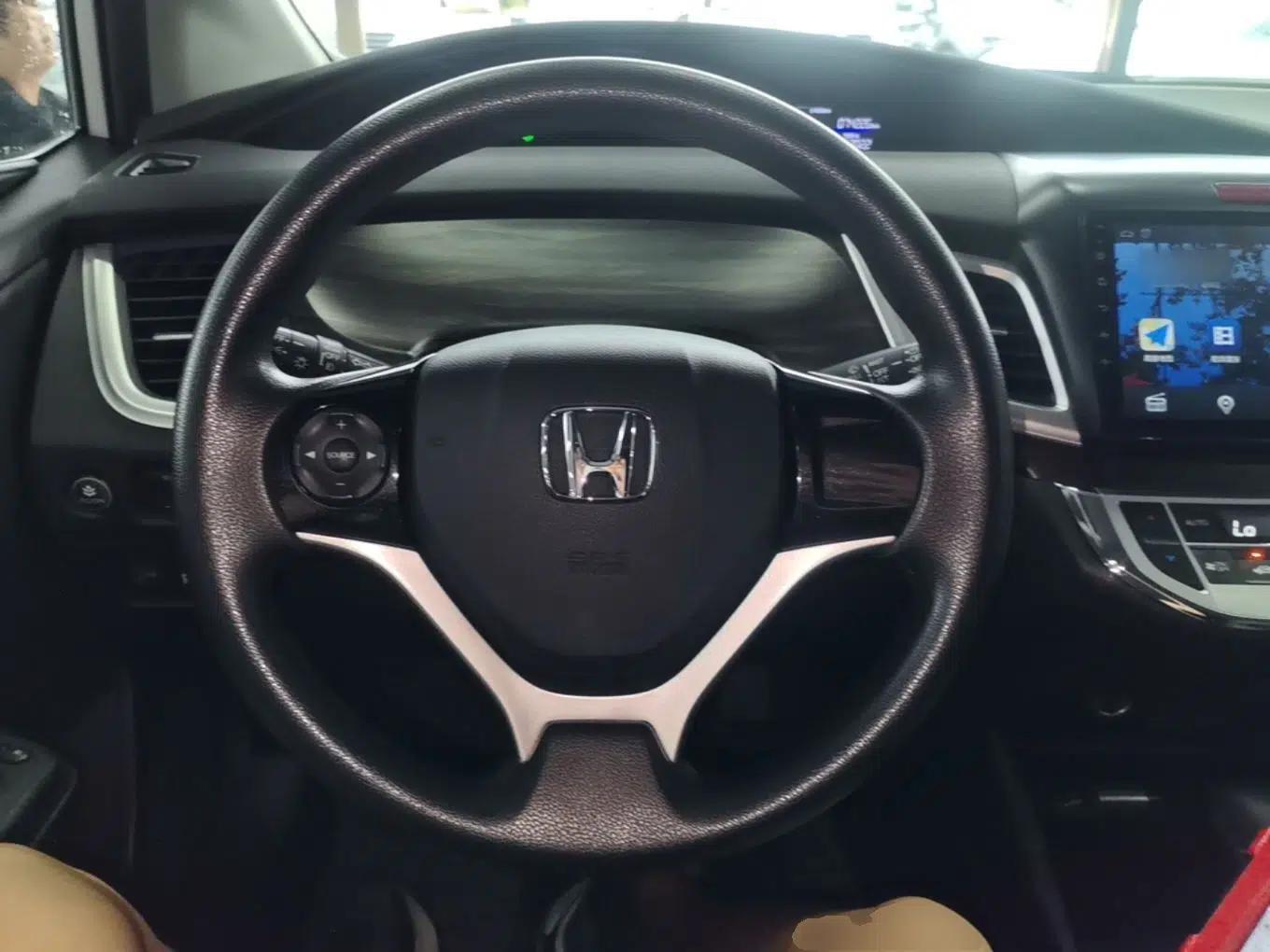Honda Jade 2017 1.8L automatic Comfort version 5 seats — миниатюра 22