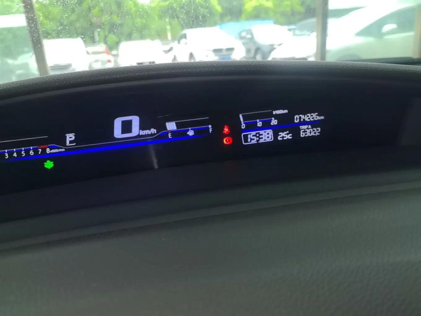 Honda Jade 2017 1.8L automatic Comfort version 5 seats — миниатюра 23