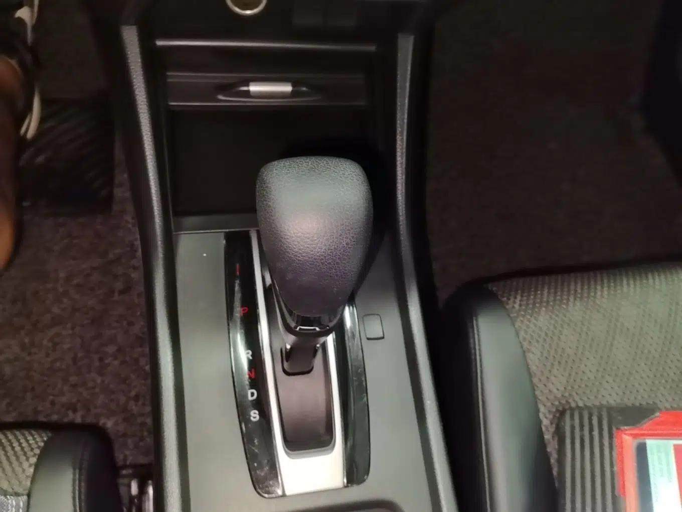 Honda Jade 2017 1.8L automatic Comfort version 5 seats — миниатюра 25