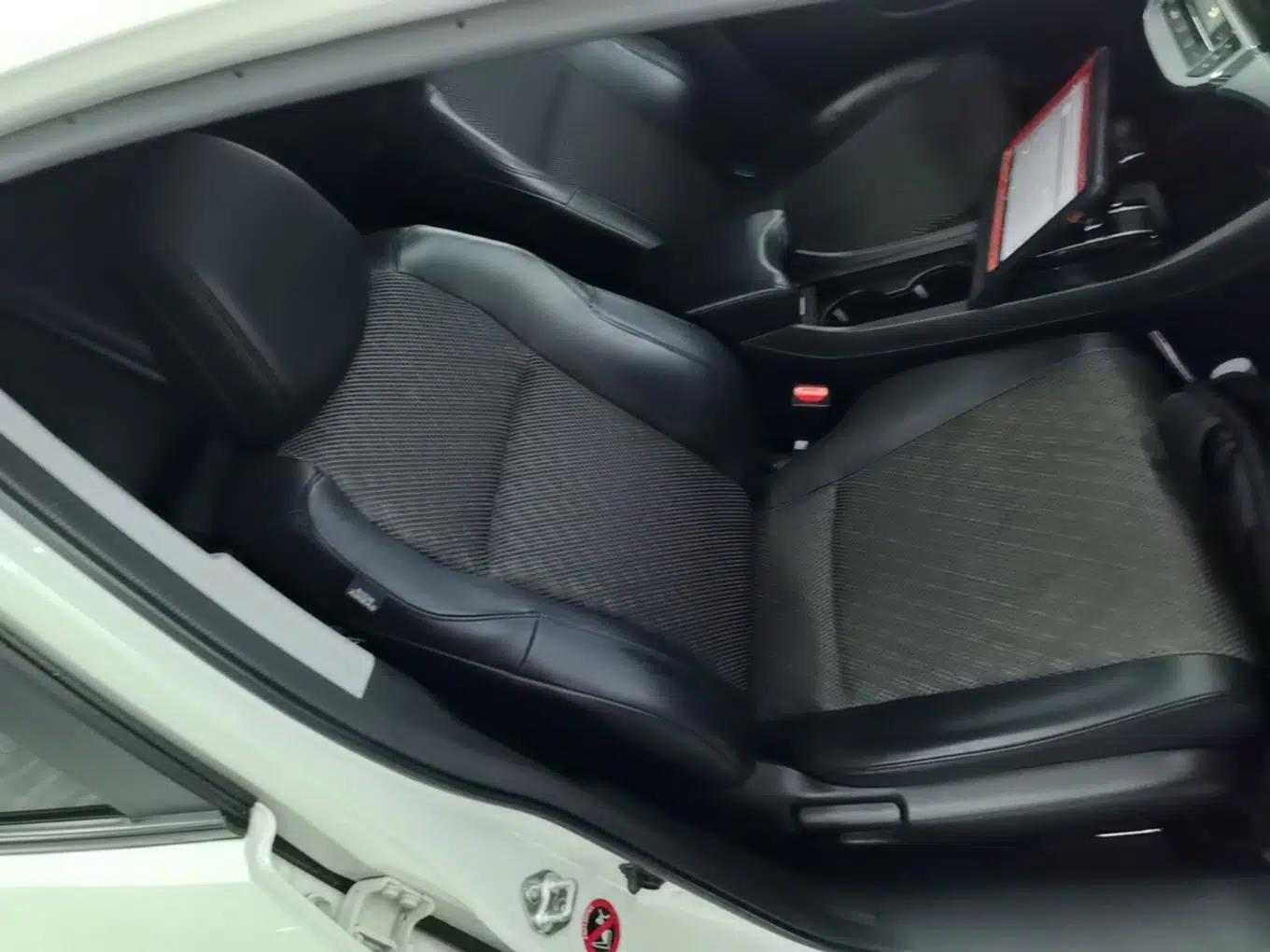 Honda Jade 2017 1.8L automatic Comfort version 5 seats — миниатюра 28
