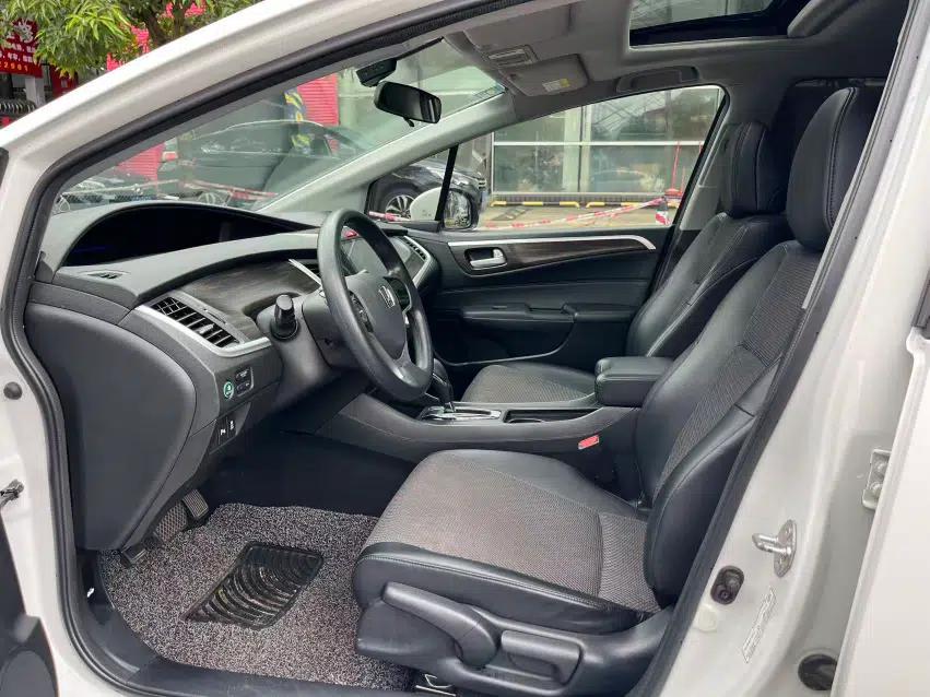 Honda Jade 2017 1.8L automatic Comfort version 5 seats — миниатюра 33