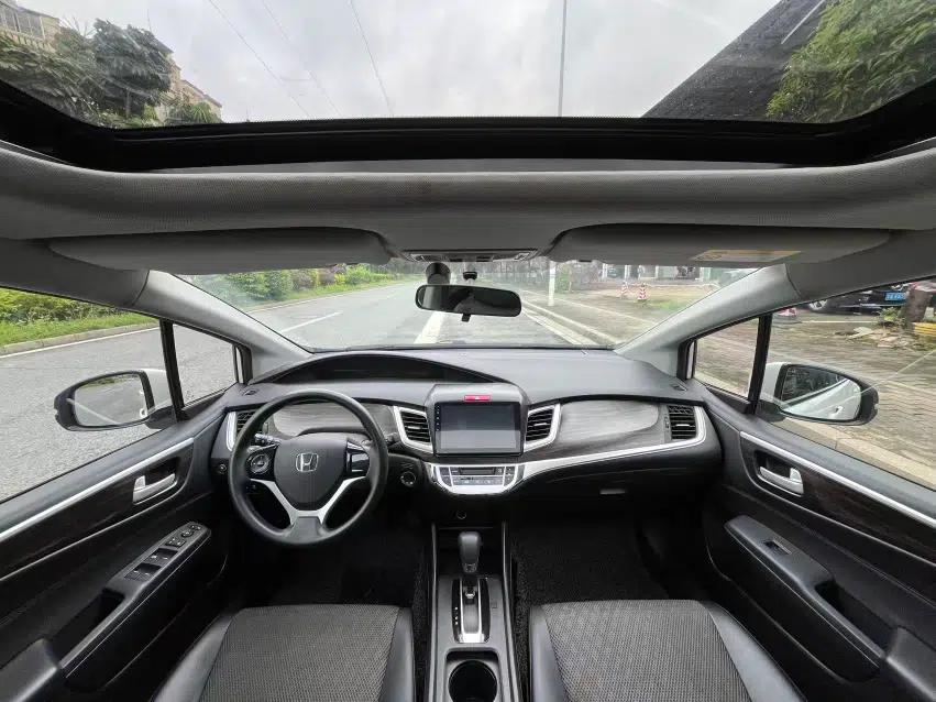 Honda Jade 2017 1.8L automatic Comfort version 5 seats — миниатюра 35