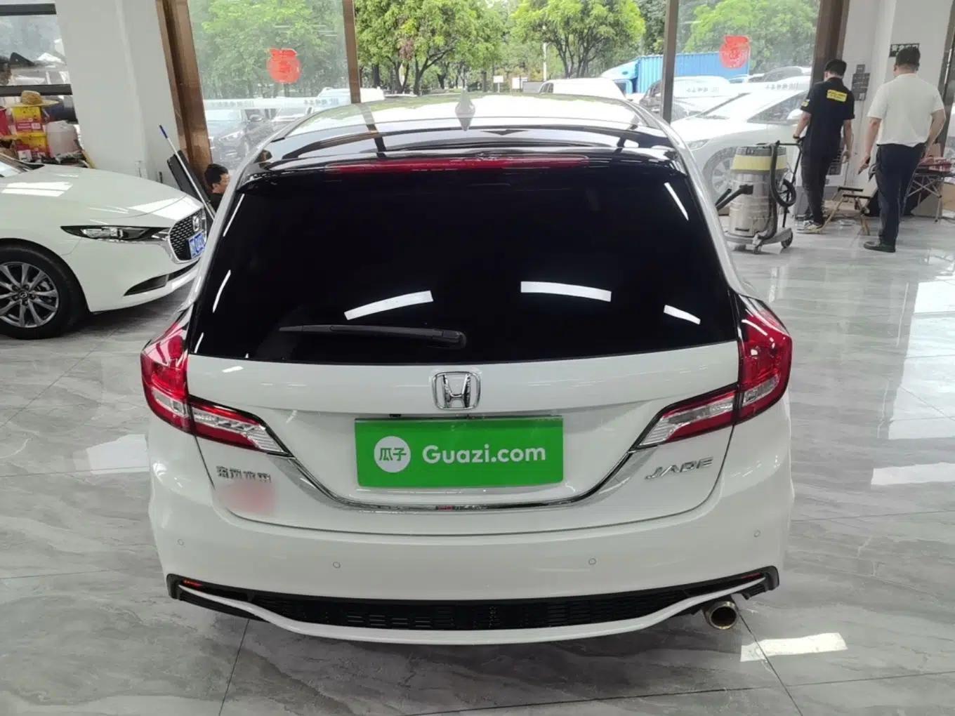 Honda Jade 2017 1.8L automatic Comfort version 5 seats — миниатюра 5