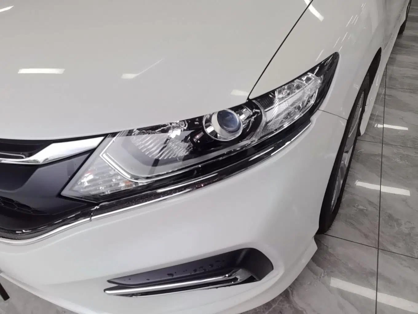 Honda Jade 2017 1.8L automatic Comfort version 5 seats — миниатюра 8