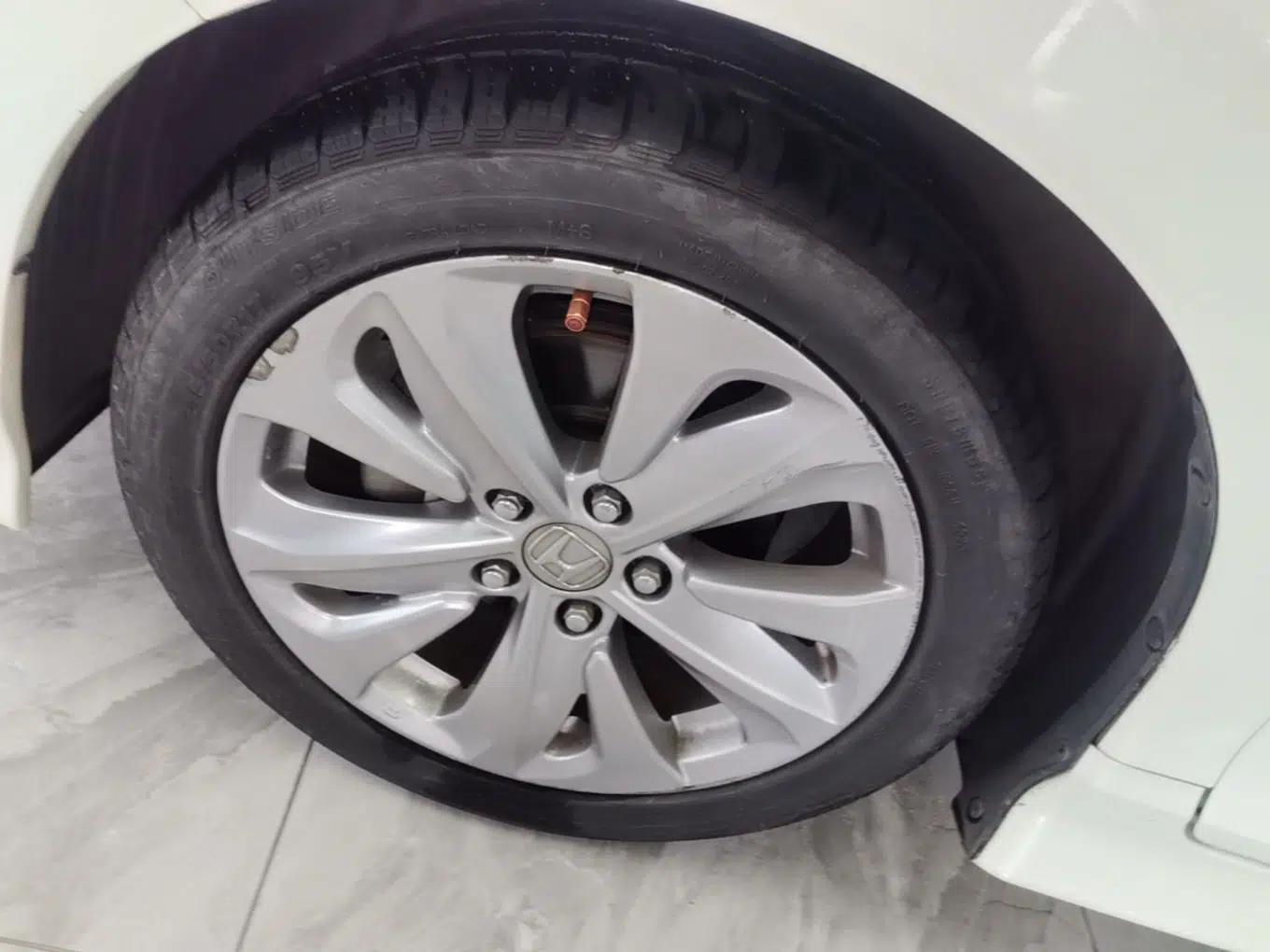 Honda Jade 2017 1.8L automatic Comfort version 5 seats — миниатюра 10