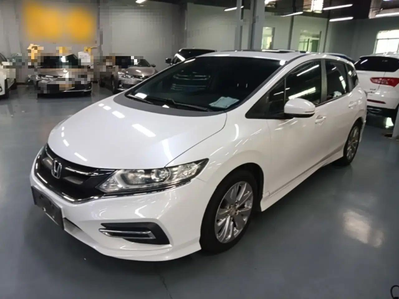 Honda Jade 2017 1.8L automatic Comfort version 5 seats — миниатюра 1